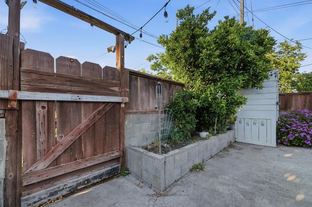 1225 Chehalem Dr, Modesto, CA 95350