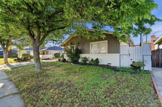 1225 Chehalem Dr, Modesto, CA 95350