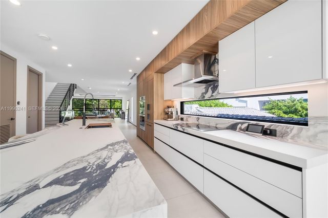 420 SW 15th Road 420, Miami, FL 33129
