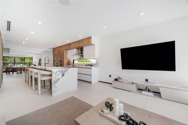 420 SW 15th Road 420, Miami, FL 33129