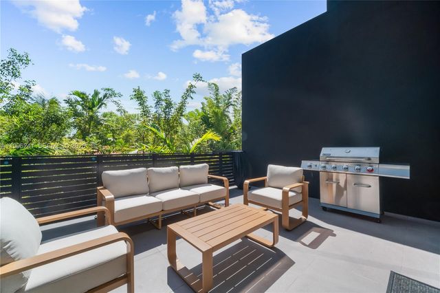 420 SW 15th Road 420, Miami, FL 33129