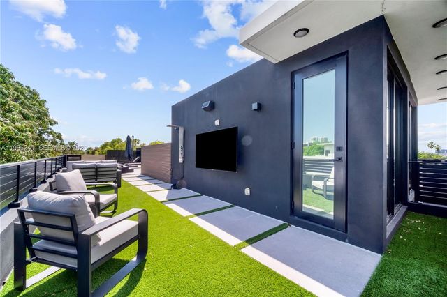420 SW 15th Road 420, Miami, FL 33129