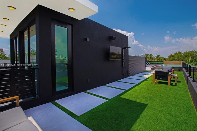 420 SW 15th Road 420, Miami, FL 33129