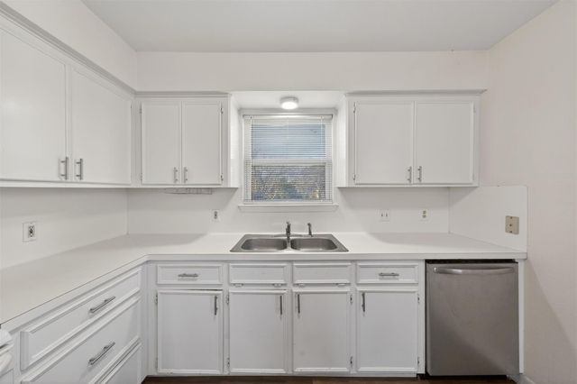 506 Oklahoma Avenue, Bacliff, TX 77518