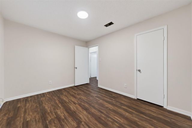 506 Oklahoma Avenue, Bacliff, TX 77518