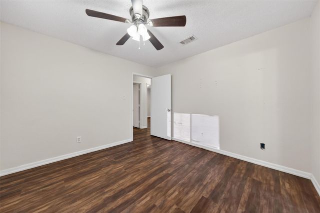 506 Oklahoma Avenue, Bacliff, TX 77518