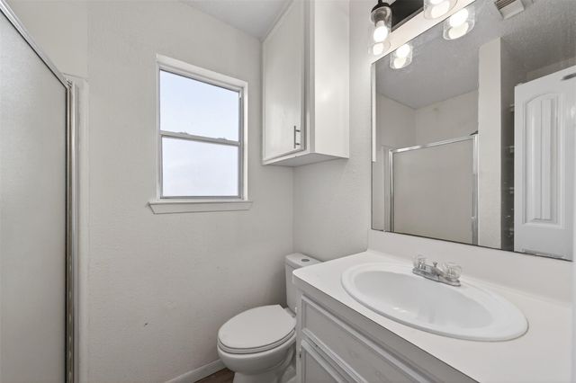 506 Oklahoma Avenue, Bacliff, TX 77518