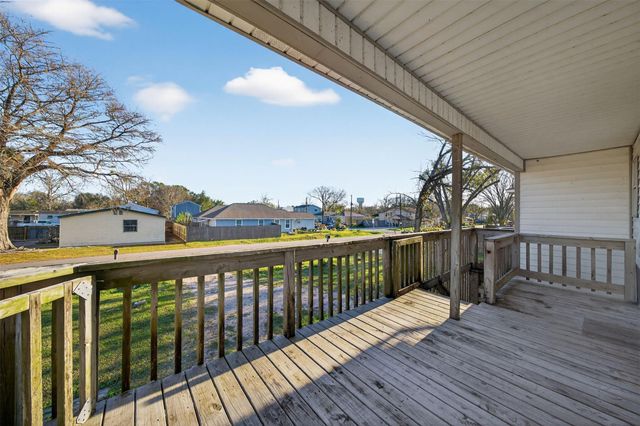 506 Oklahoma Avenue, Bacliff, TX 77518