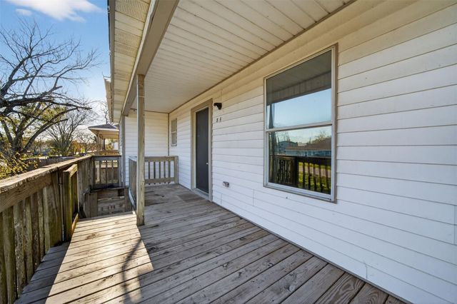 506 Oklahoma Avenue, Bacliff, TX 77518