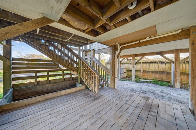 506 Oklahoma Avenue, Bacliff, TX 77518