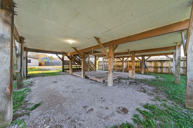 506 Oklahoma Avenue, Bacliff, TX 77518