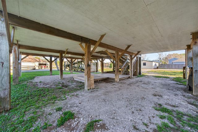 506 Oklahoma Avenue, Bacliff, TX 77518