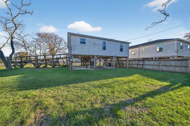 506 Oklahoma Avenue, Bacliff, TX 77518