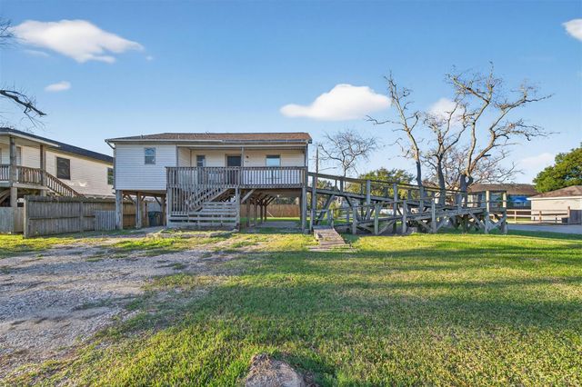 506 Oklahoma Avenue, Bacliff, TX 77518