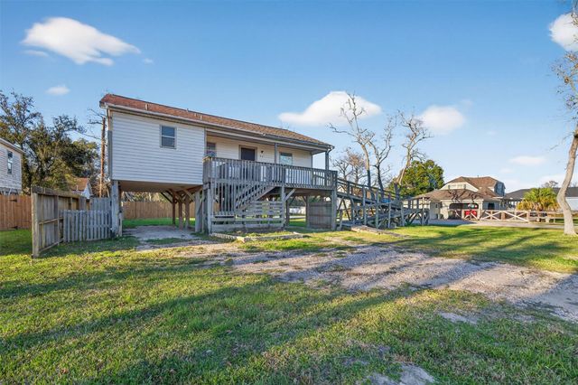 506 Oklahoma Avenue, Bacliff, TX 77518
