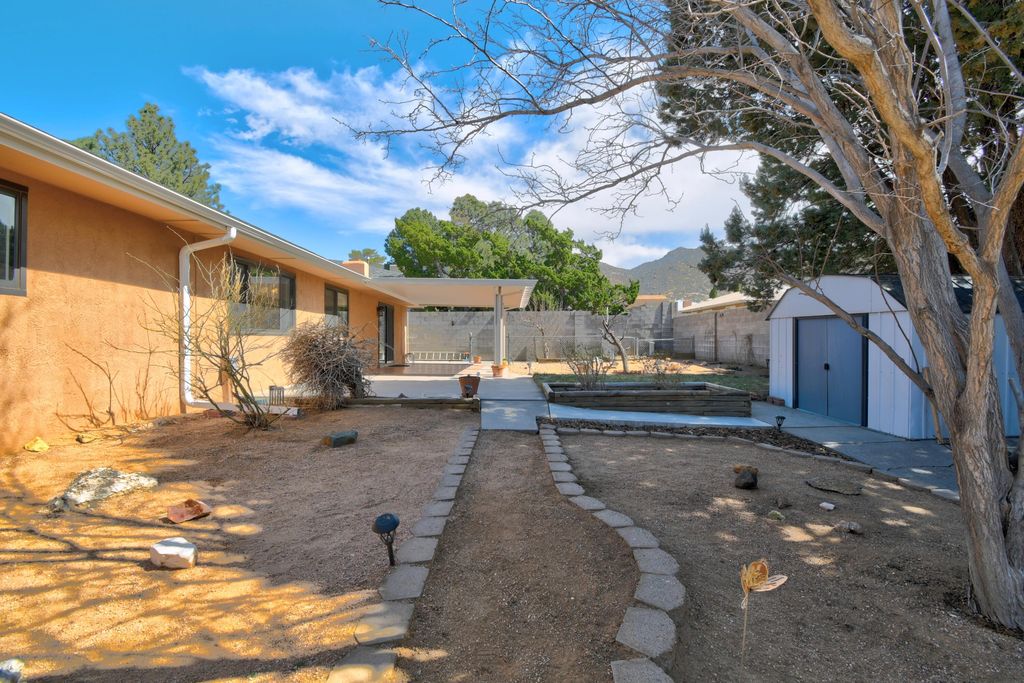 Image 19 of property listing at 14220 La Cueva Avenue NE, Albuquerque, NM 87123