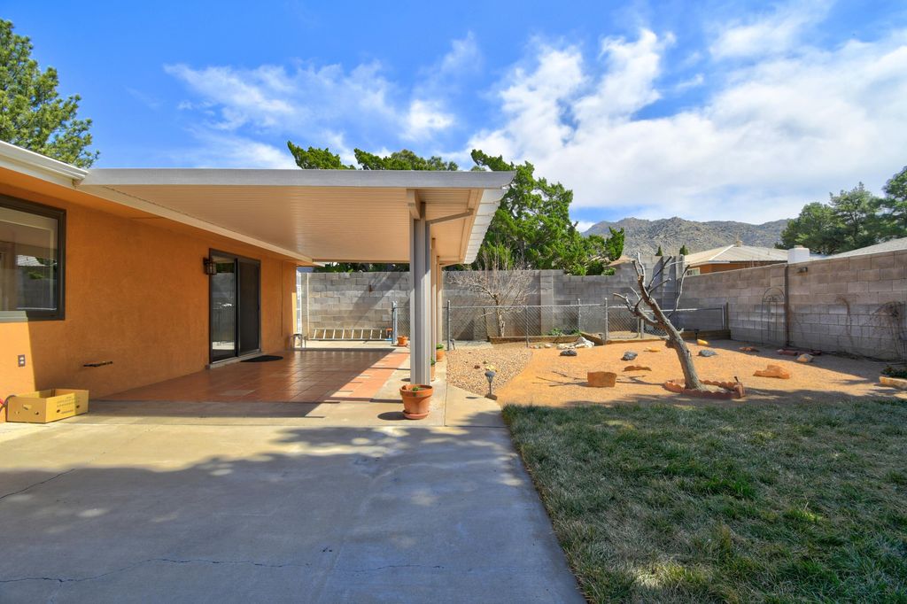 Image 20 of property listing at 14220 La Cueva Avenue NE, Albuquerque, NM 87123