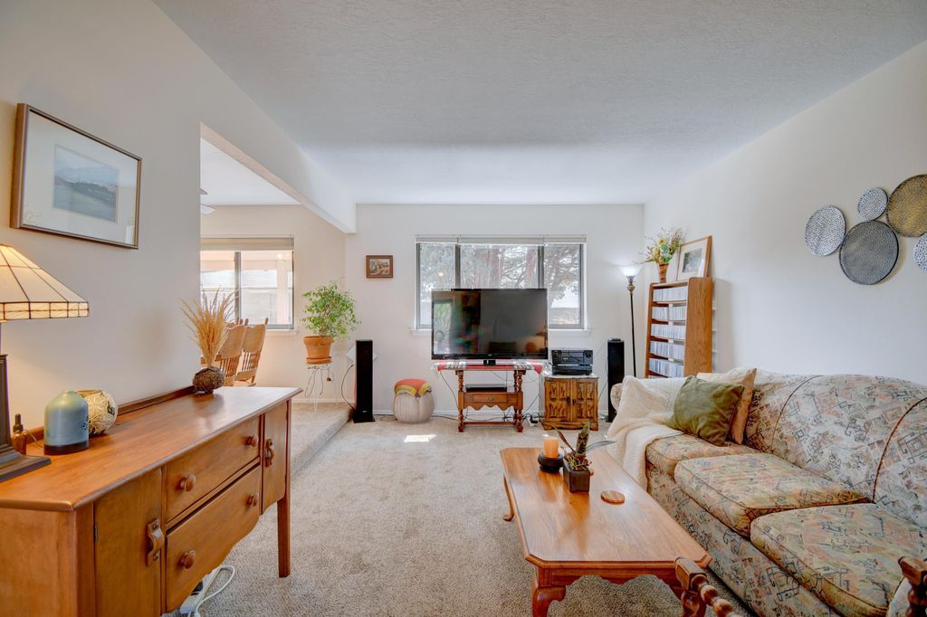 Image 3 of property listing at 14220 La Cueva Avenue NE, Albuquerque, NM 87123