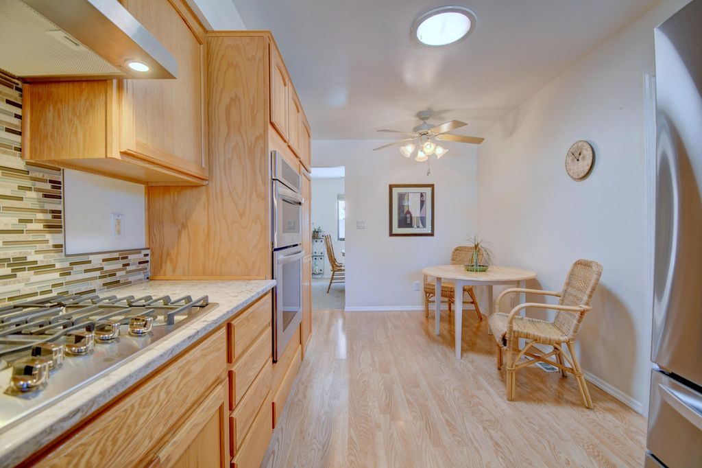 Image 9 of property listing at 14220 La Cueva Avenue NE, Albuquerque, NM 87123