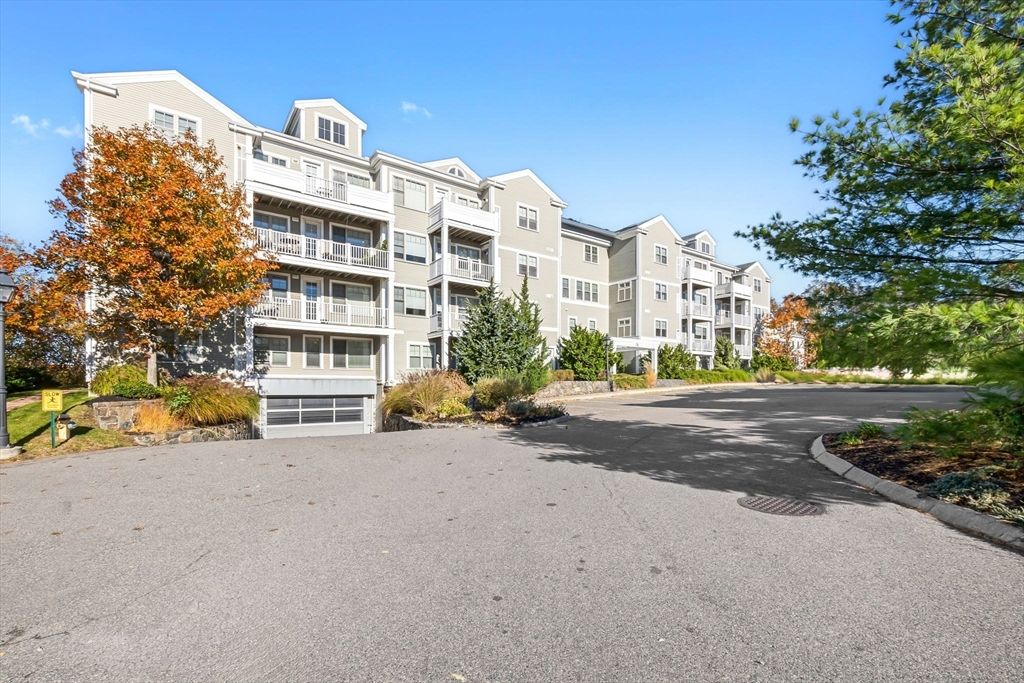 33 Intrepid Cir 208, Marblehead, MA 01945