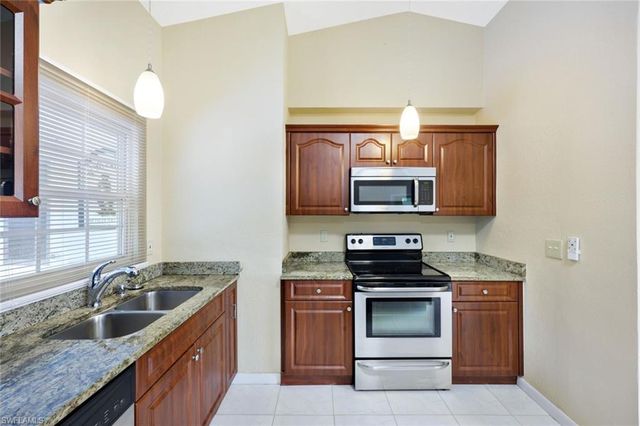 250 SE 44th ST, Cape Coral, FL 33904