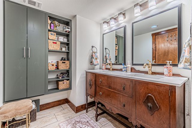 4505 Hunters Glen Court, Granbury, TX 76048