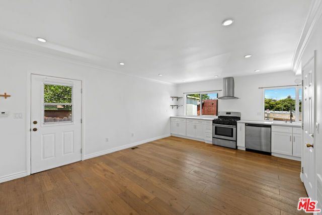 406 N Benton Way, Los Angeles, CA 90026