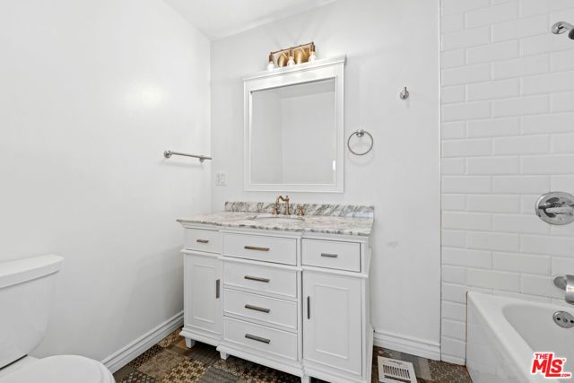 406 N Benton Way, Los Angeles, CA 90026