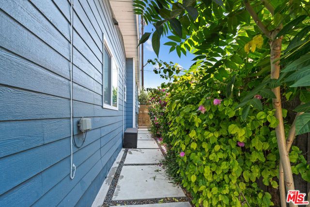 406 N Benton Way, Los Angeles, CA 90026