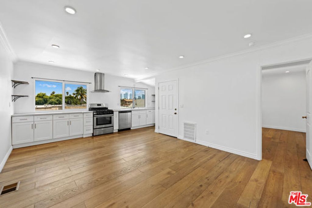 406 N Benton Way, Los Angeles, CA 90026