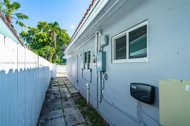 1730 NE 9th Ave, Fort Lauderdale, FL 33305