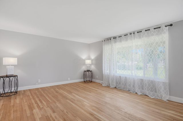 2547 Mccutcheon Road, Columbus, OH 43219