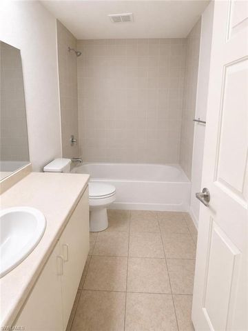 8288 Key royal LN 1434, Naples, FL 34119