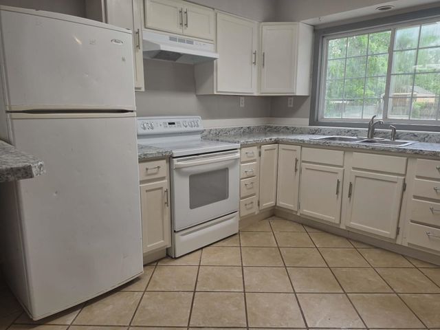 813 W 33rd St N, Wichita, KS 67204