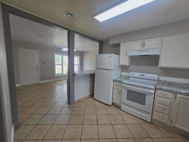 813 W 33rd St N, Wichita, KS 67204