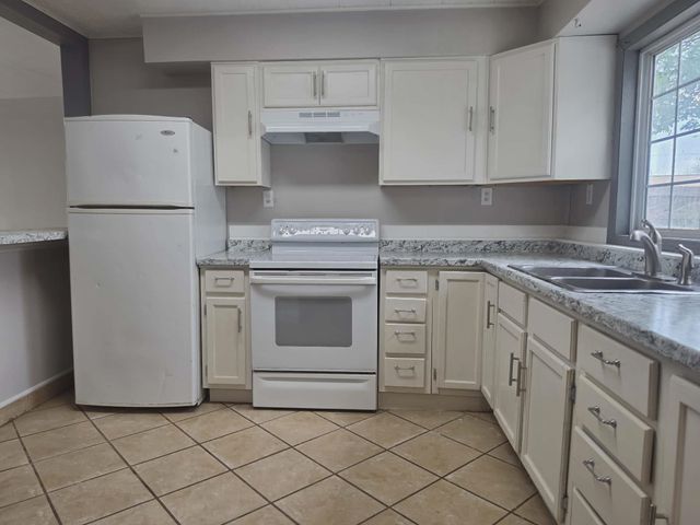 813 W 33rd St N, Wichita, KS 67204