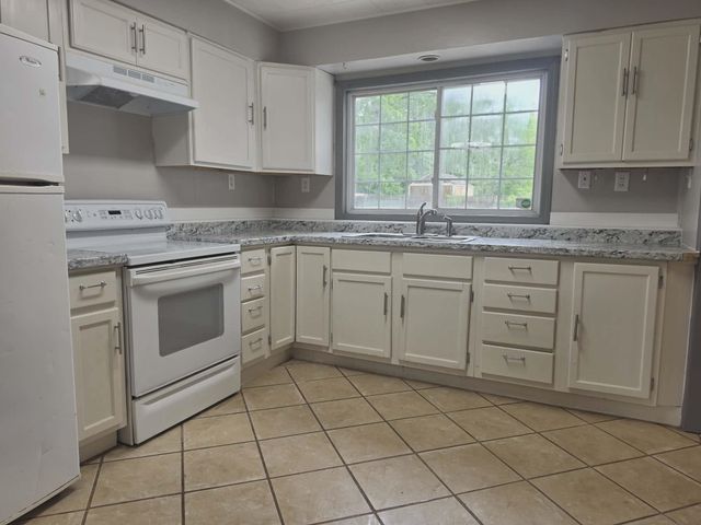 813 W 33rd St N, Wichita, KS 67204