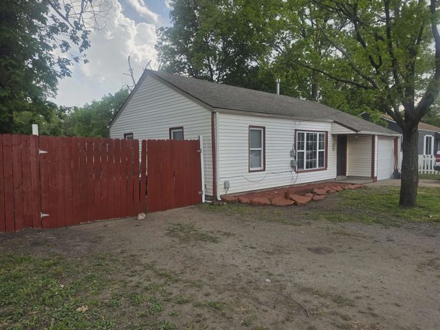 813 W 33rd St N, Wichita, KS 67204