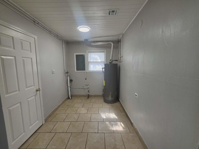 813 W 33rd St N, Wichita, KS 67204