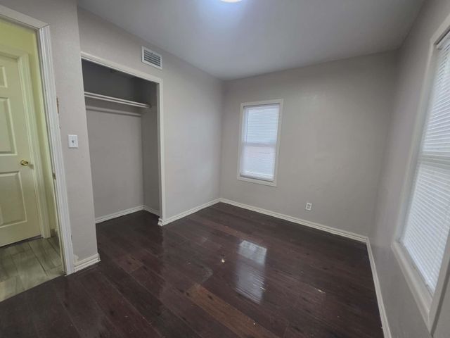 813 W 33rd St N, Wichita, KS 67204