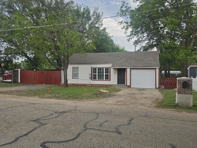 813 W 33rd St N, Wichita, KS 67204