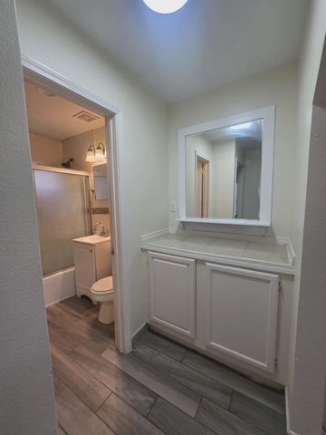 813 W 33rd St N, Wichita, KS 67204