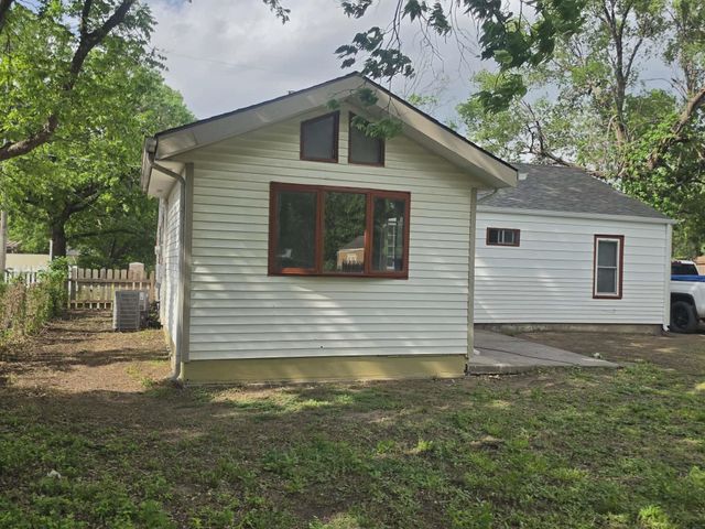 813 W 33rd St N, Wichita, KS 67204