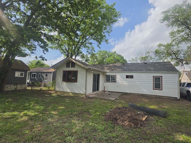 813 W 33rd St N, Wichita, KS 67204