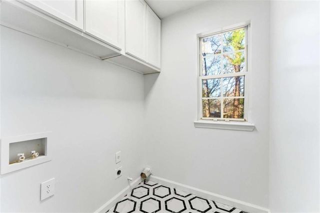 922 Fox Valley Court, Stone Mountain, GA 30088