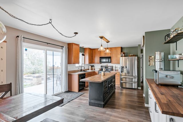 422 Westport Drive, Pingree Grove, IL 60140
