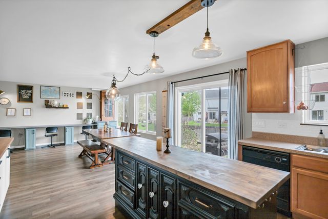 422 Westport Drive, Pingree Grove, IL 60140