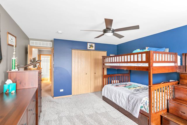 422 Westport Drive, Pingree Grove, IL 60140
