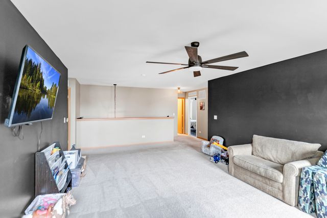 422 Westport Drive, Pingree Grove, IL 60140