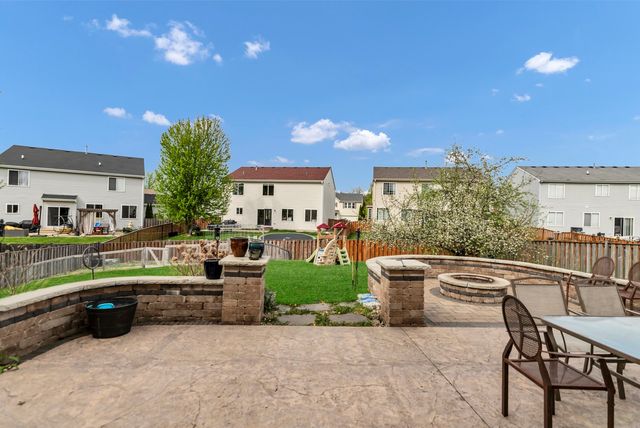 422 Westport Drive, Pingree Grove, IL 60140